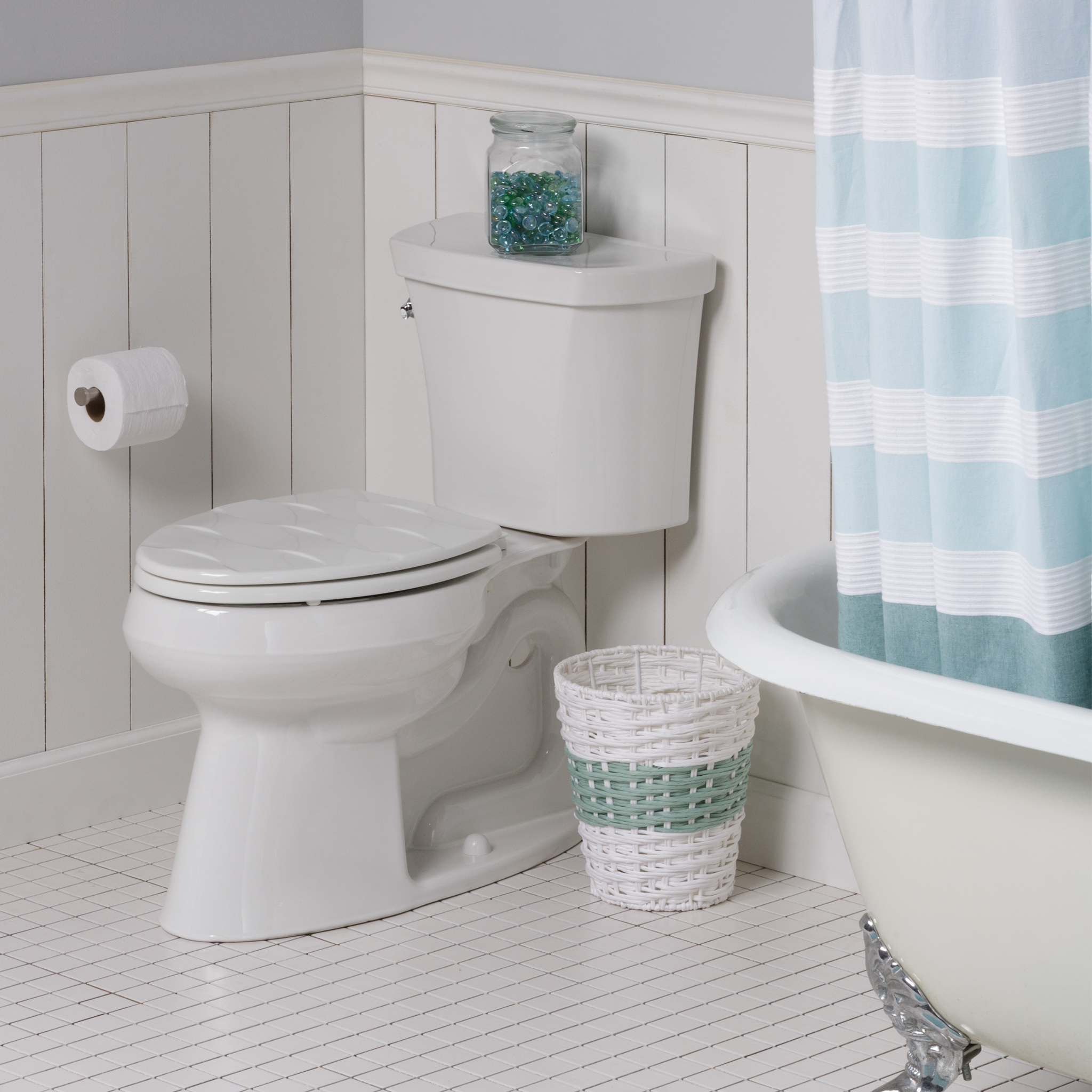 Asiento para sanitario Basket Weave™ alargado color blanco de madera esculturado con Bisagras Ajustables, Cierre Lento y Fácil Limpia y Cambia™