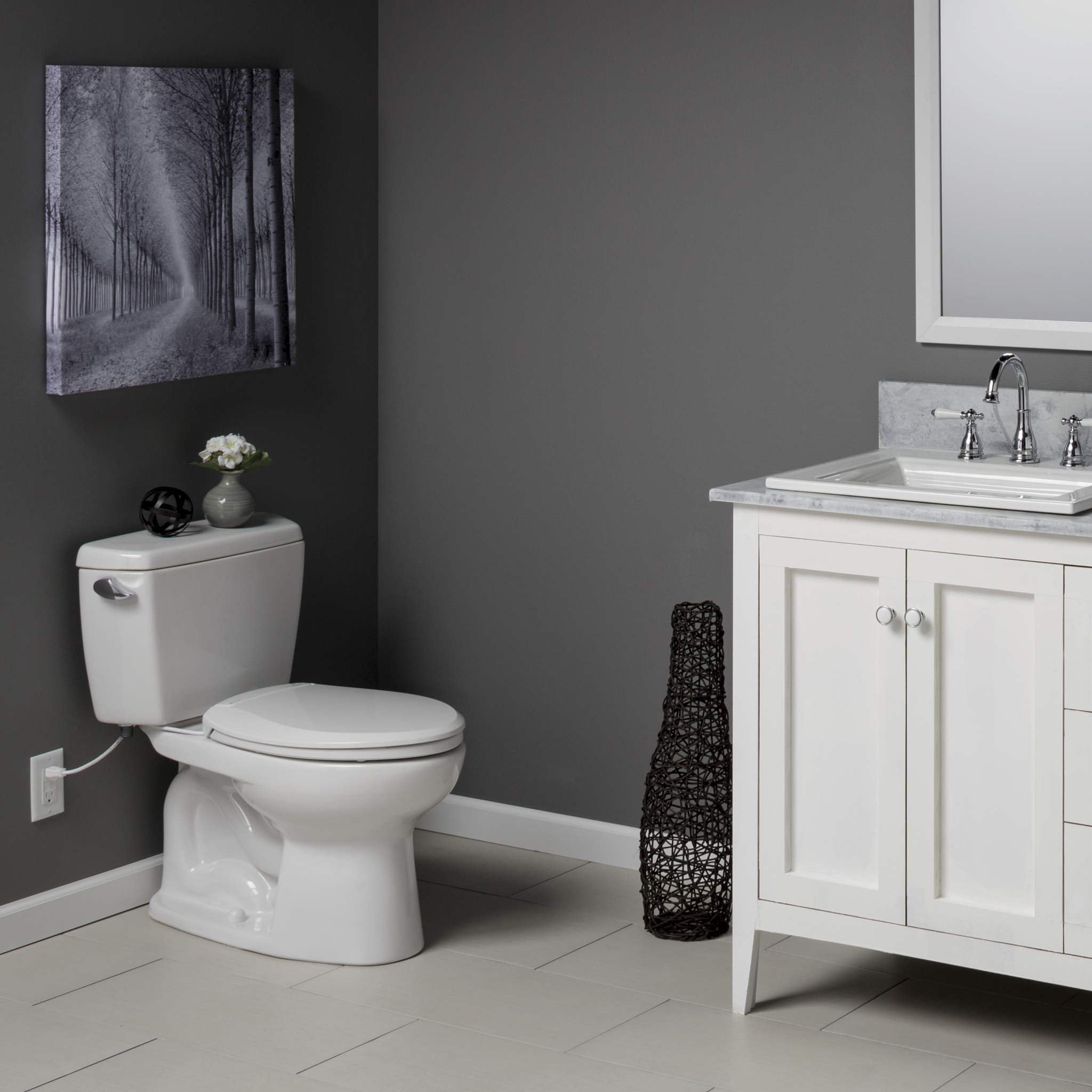 Asiento para sanitario Radiance™ alargado color blanco de plástico con ajuste de temperatura y luz LED nocturna