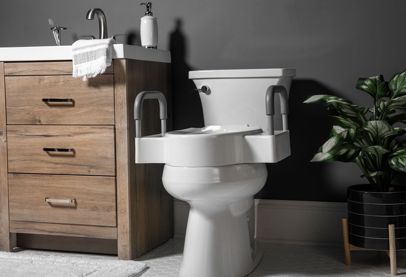 Rise™ Asiento Sanitario Elevado Básico de 4.5" + Brazos de Soporte